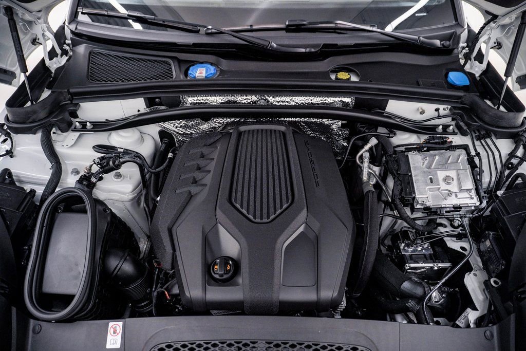 Certified 2025 Porsche Macan image 29
