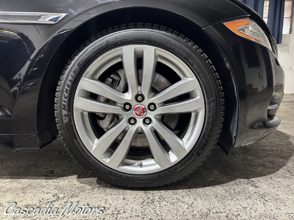 Used 2014 Jaguar XJ L Portfolio image 31