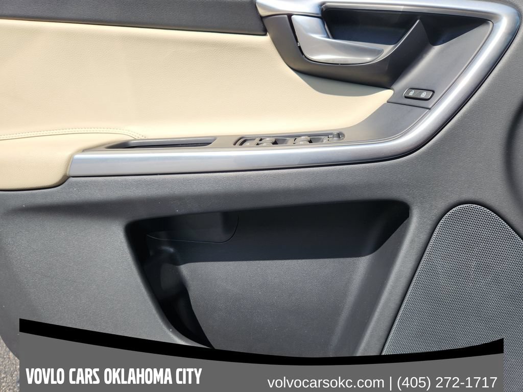 Used 2017 Volvo XC60 T6 Dynamic w/ Preferred Option Package AWD/4WD image 18