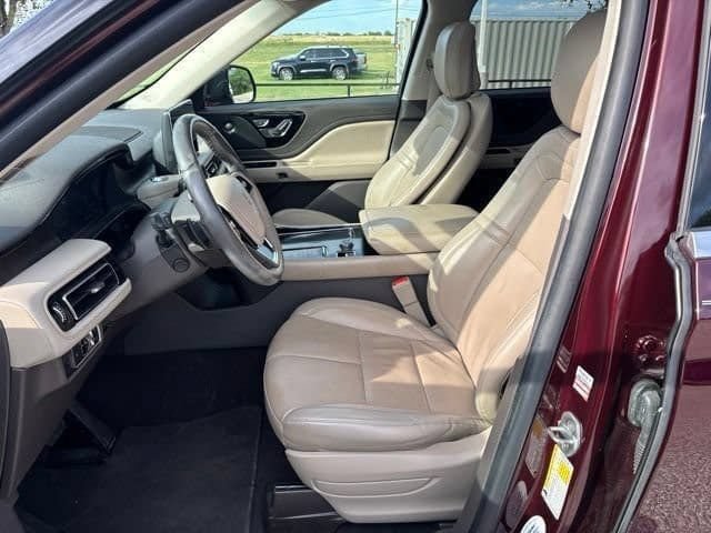 Used 2020 Lincoln Aviator Reserve w/ Equipment Group 201A RWD image 11