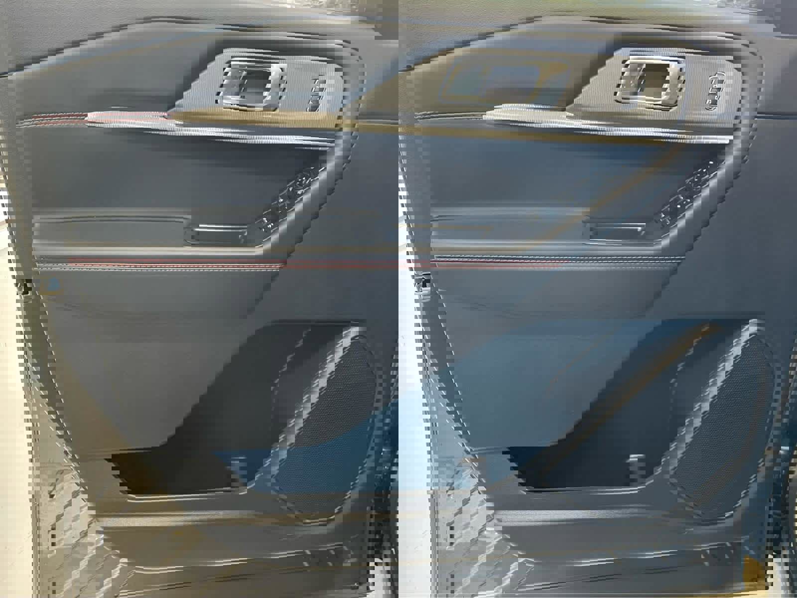 New 2026 Ford Explorer ST-Line w/ ST-Line Street Pack image 13