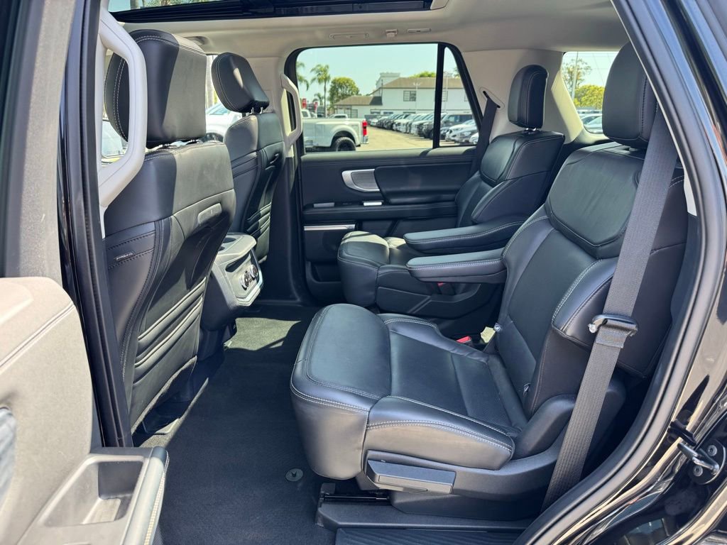 Used 2025 Ford Expedition Platinum AWD/4WD image 12