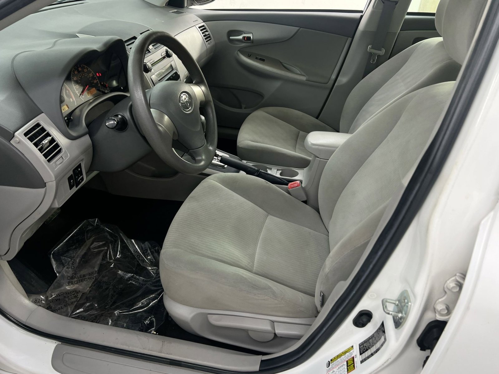 Used 2010 Toyota Corolla LE image 2