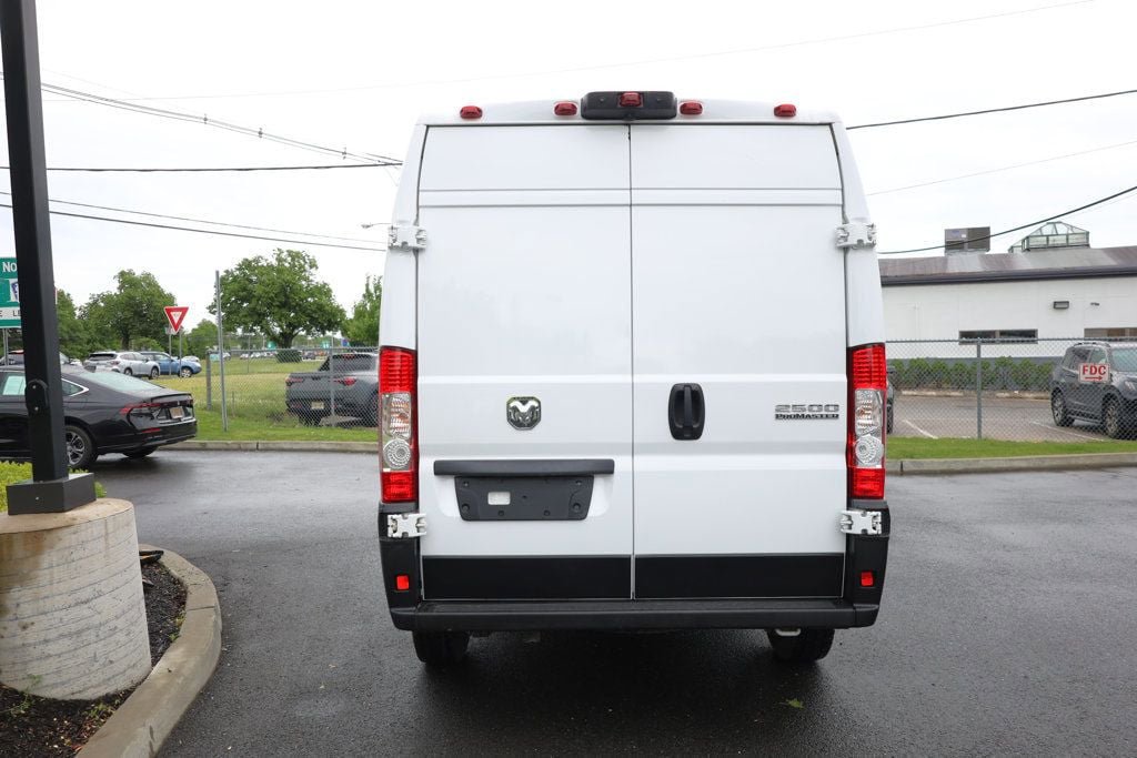 Used 2025 RAM ProMaster 2500 w/ Convenience Group FWD image 4