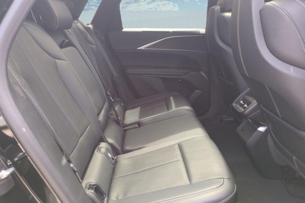 Certified 2024 Cadillac Lyriq Luxury image 15