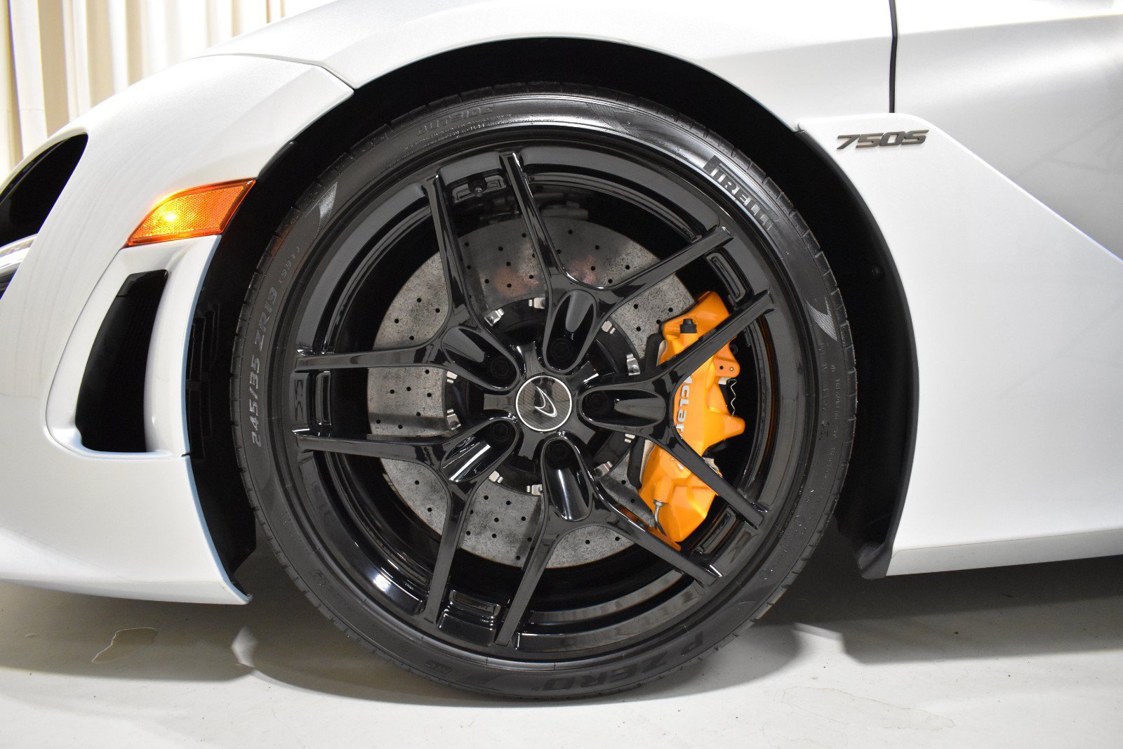 Used 2025 McLaren 750S Spider RWD image 21