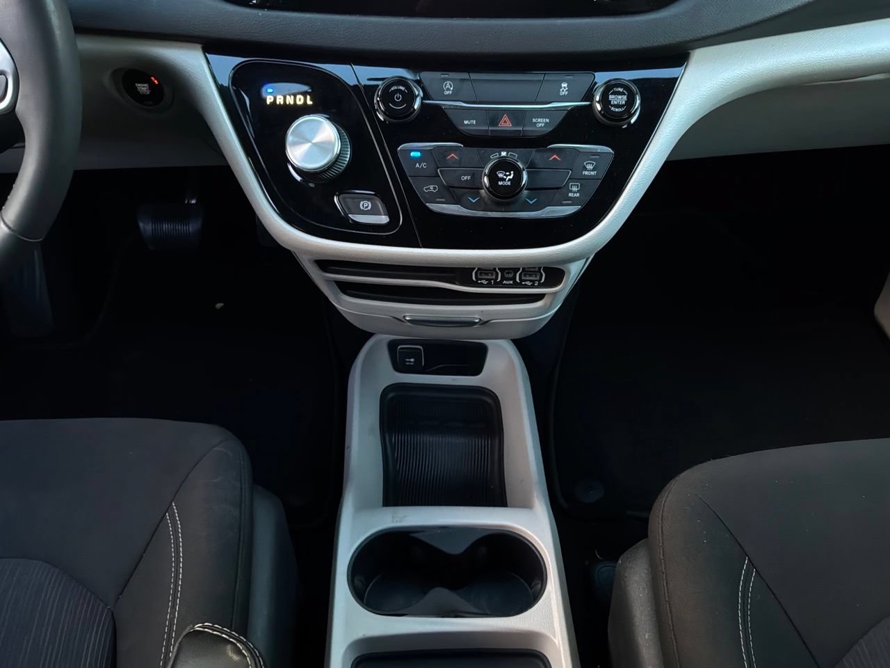 Used 2023 Chrysler Voyager LX FWD image 15