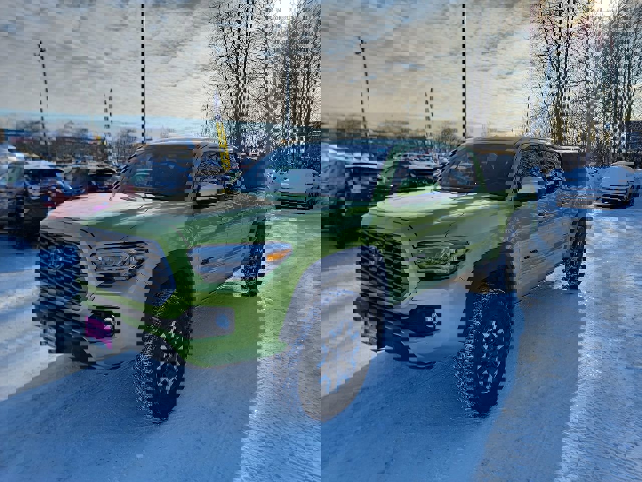 Used 2023 Toyota Tacoma TRD Off-Road w/ TRD Premium Off Road Package image 1