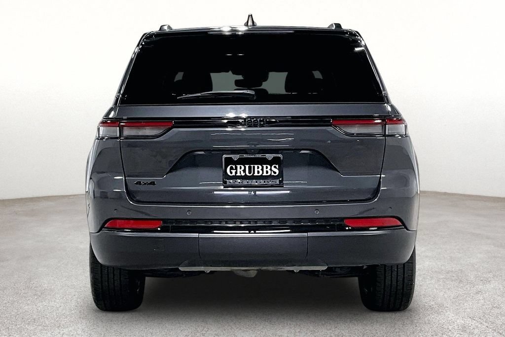 Used 2022 Jeep Grand Cherokee Altitude AWD/4WD image 5
