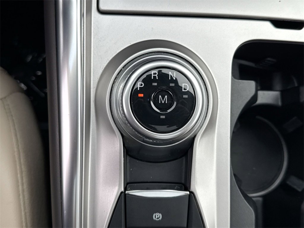 Used 2020 Ford Explorer Platinum w/ Premium Technology Package image 22