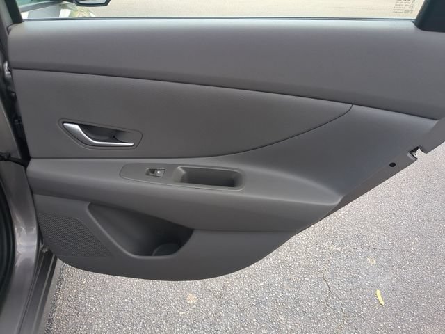 Used 2024 Hyundai Elantra SEL FWD image 30
