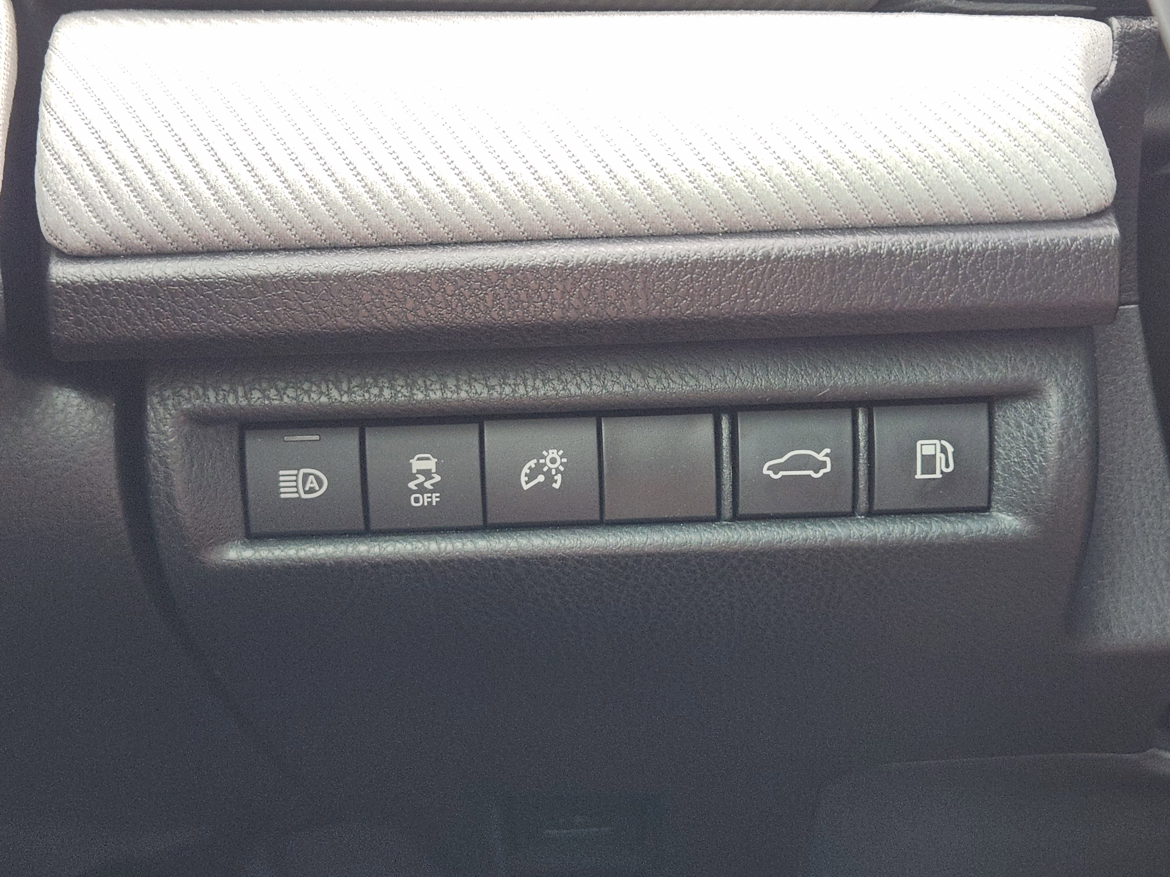 Used 2025 Toyota Camry SE w/ Multimedia Upgrade Package image 23