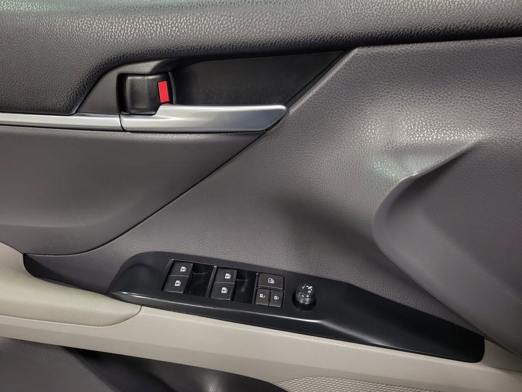 Used 2019 Toyota Camry LE image 19
