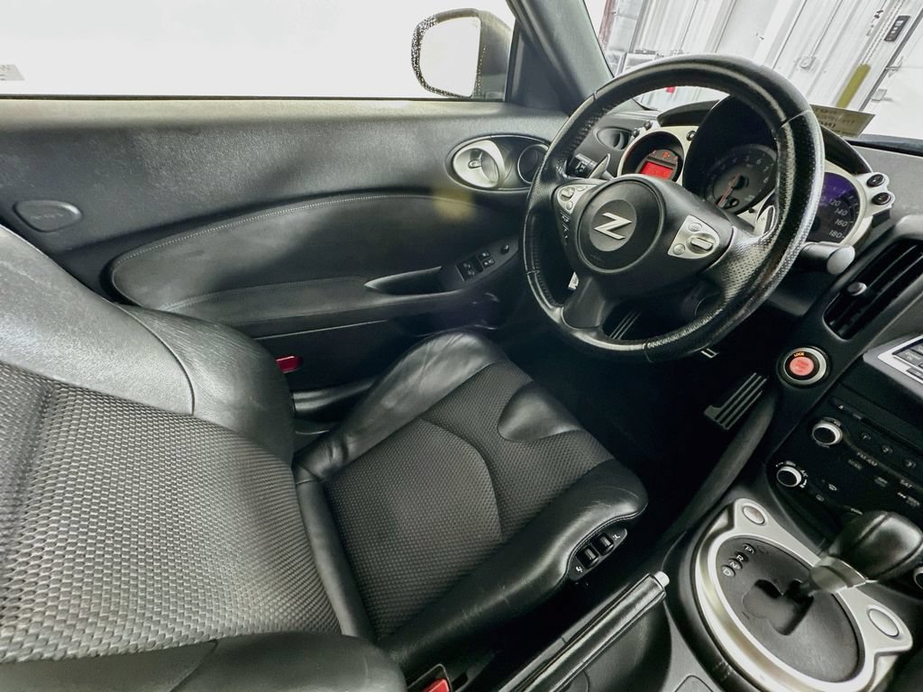 Used 2019 Nissan 370Z Touring RWD image 9