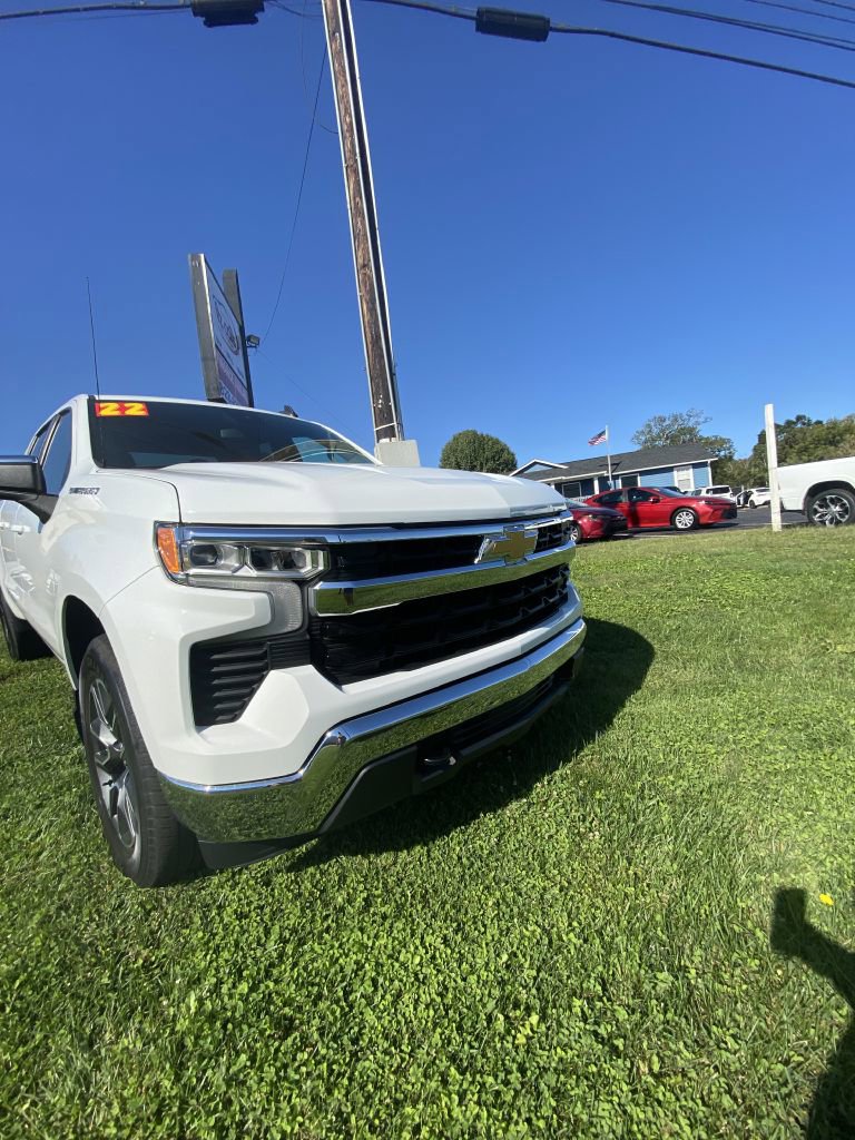 Used 2022 Chevrolet Silverado 1500 LT image 2