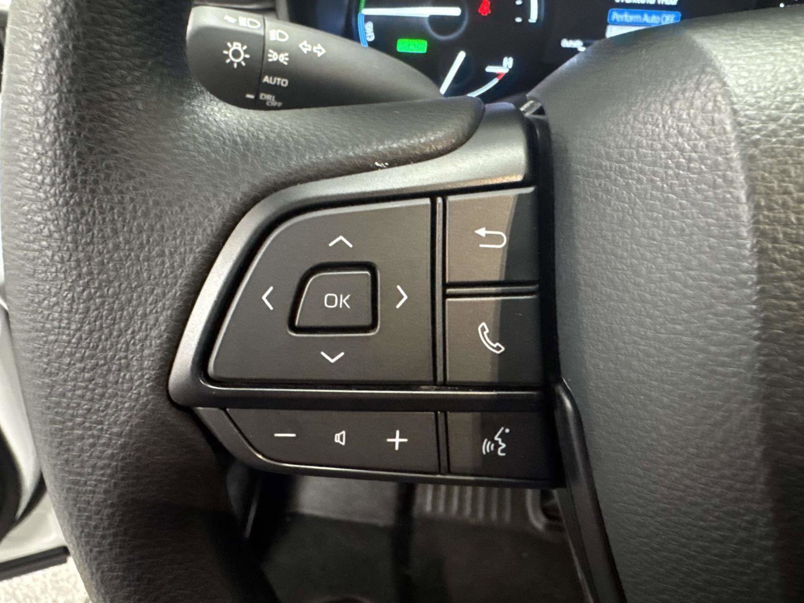 Used 2026 Toyota Sienna LE image 25