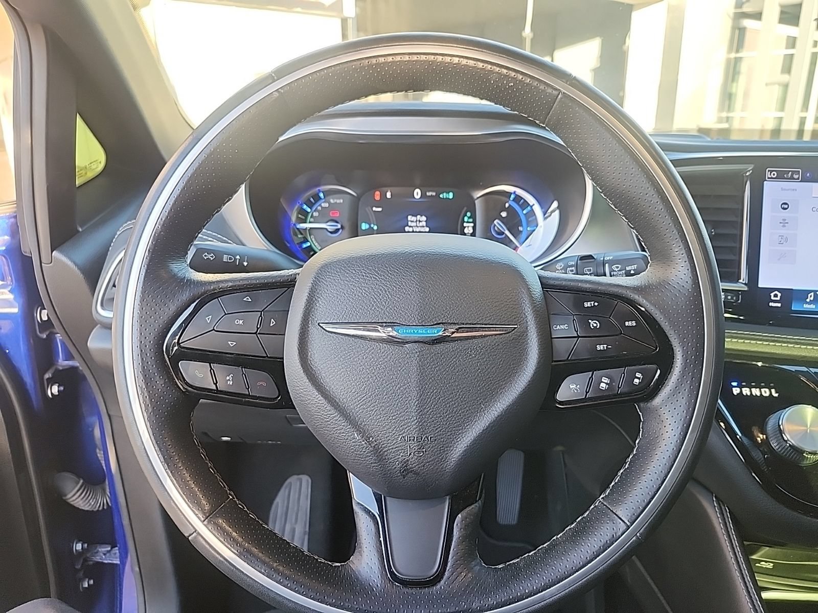 Used 2021 Chrysler Pacifica Limited w/ Uconnect Theater Family Group FWD image 14