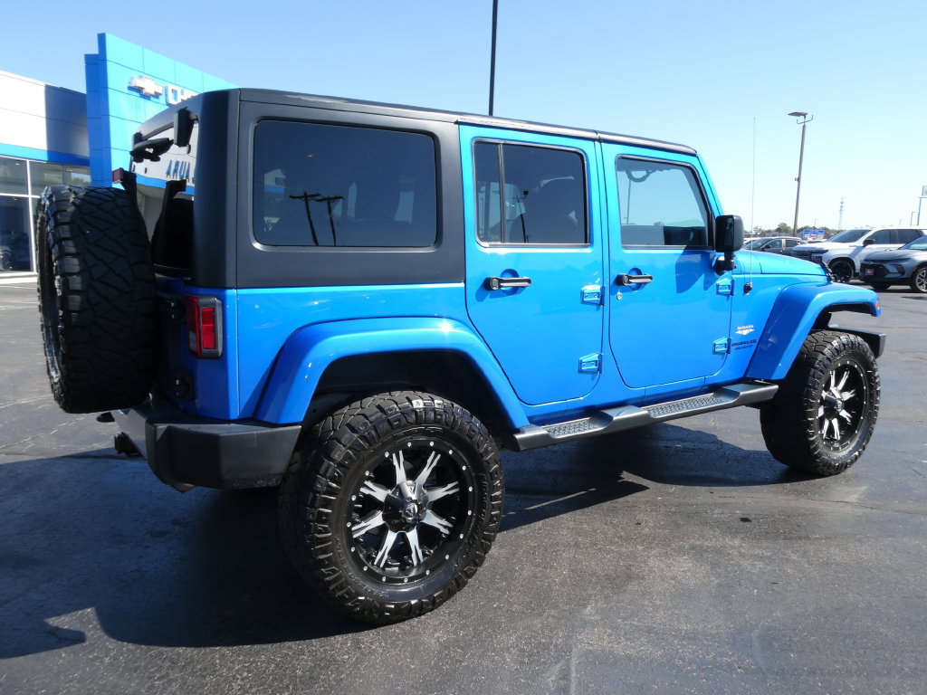 Used 2015 Jeep Wrangler Unlimited Sahara w/ Dual Top Group AWD/4WD image 5