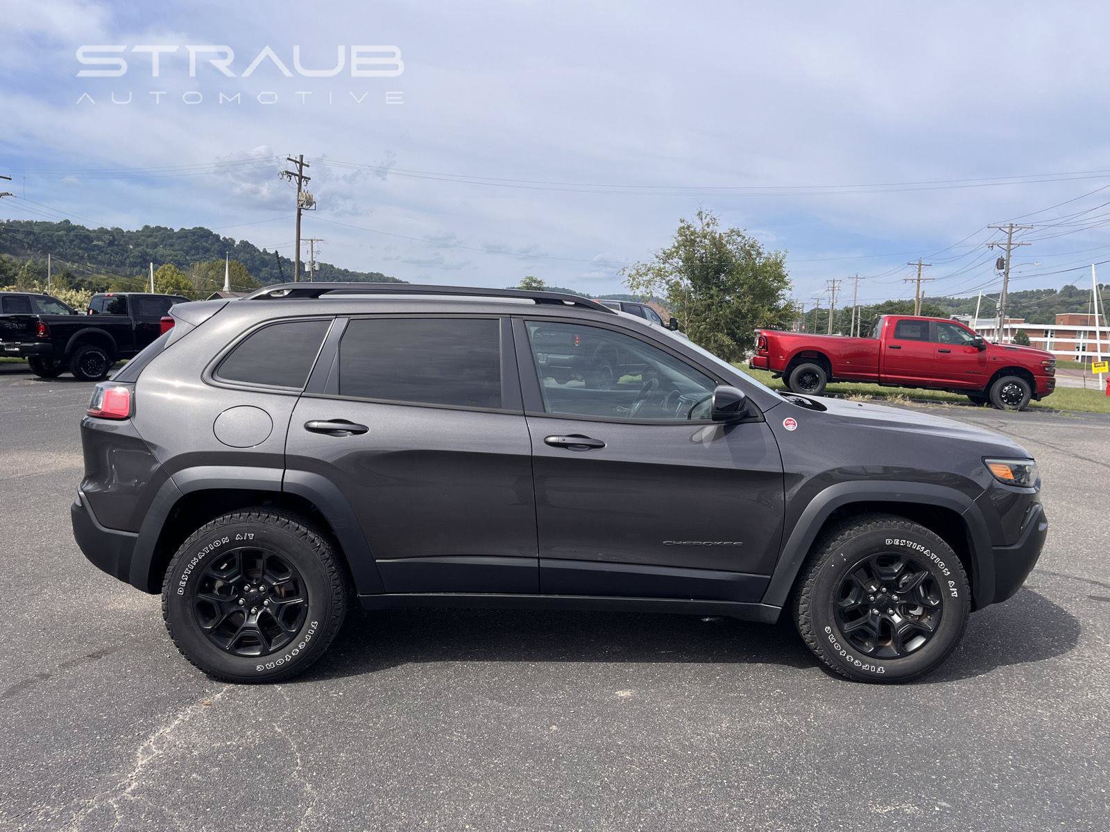 Used 2022 Jeep Cherokee Trailhawk w/ Trailer Tow Group AWD/4WD image 9