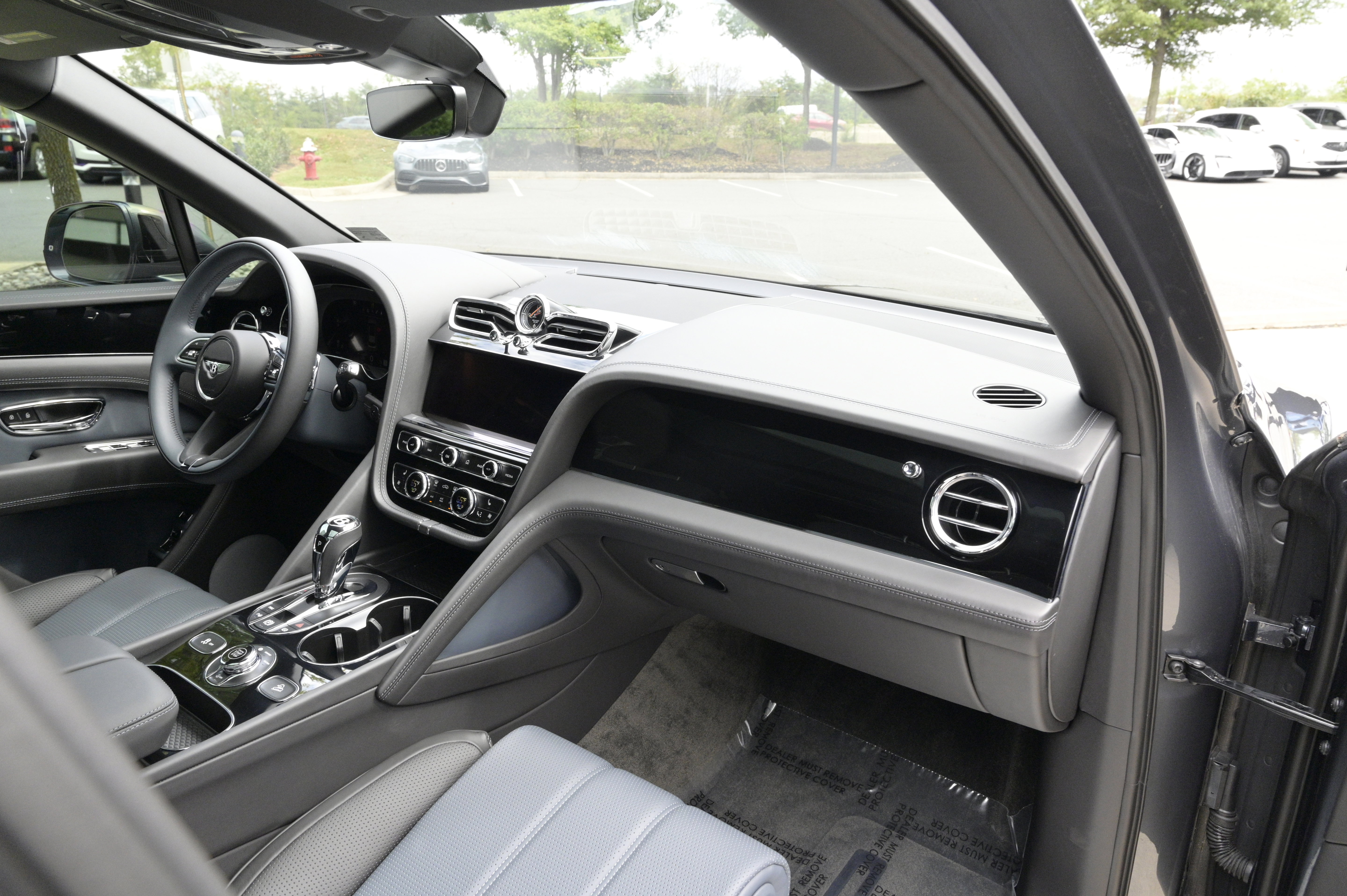 Used 2021 Bentley Bentayga AWD/4WD image 53