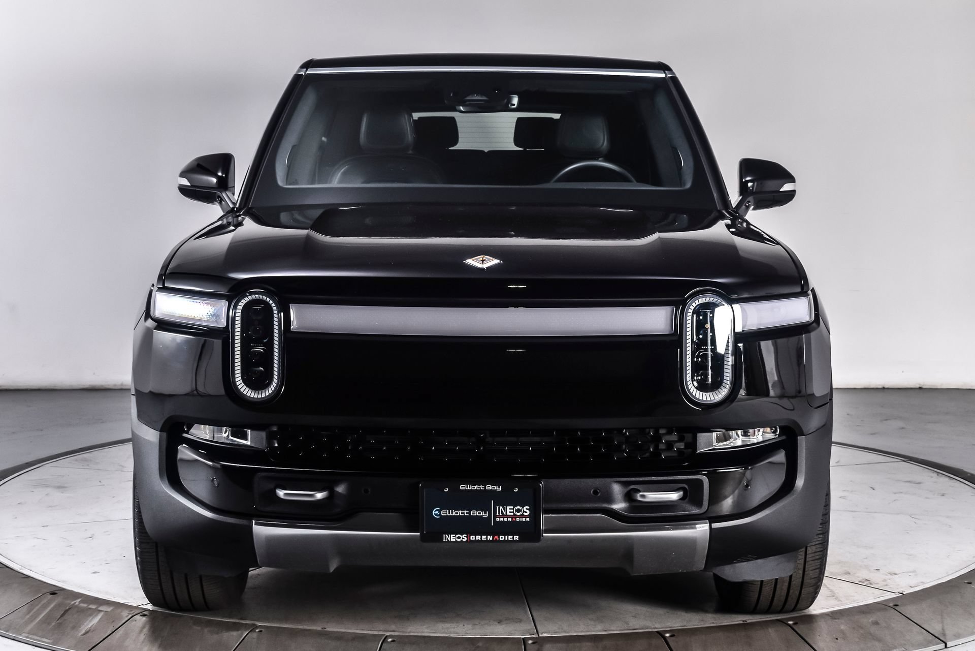 Used 2024 Rivian R1S Adventure AWD/4WD image 3