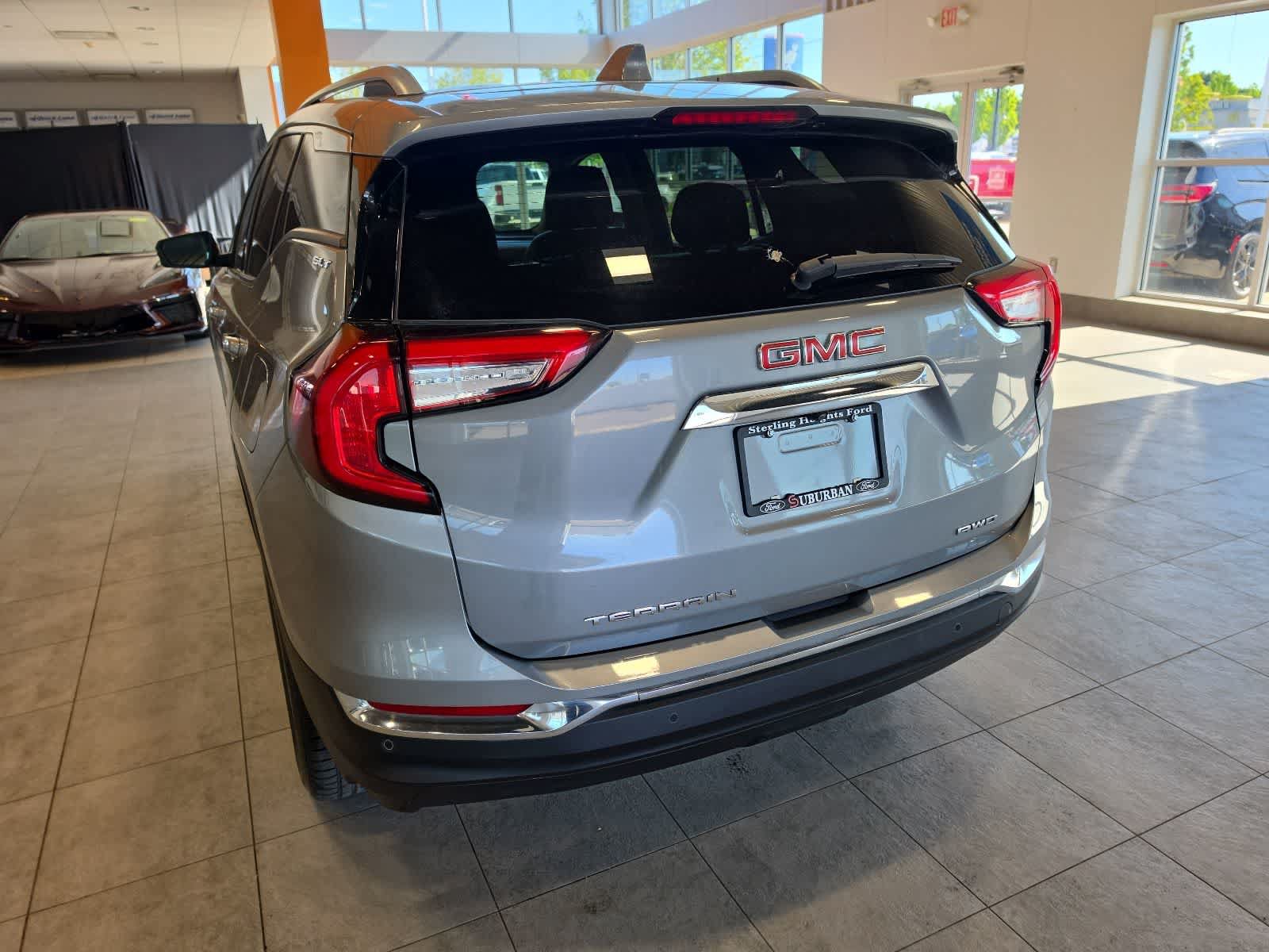 Used 2023 GMC Terrain SLT w/ Infotainment Package II AWD/4WD image 10