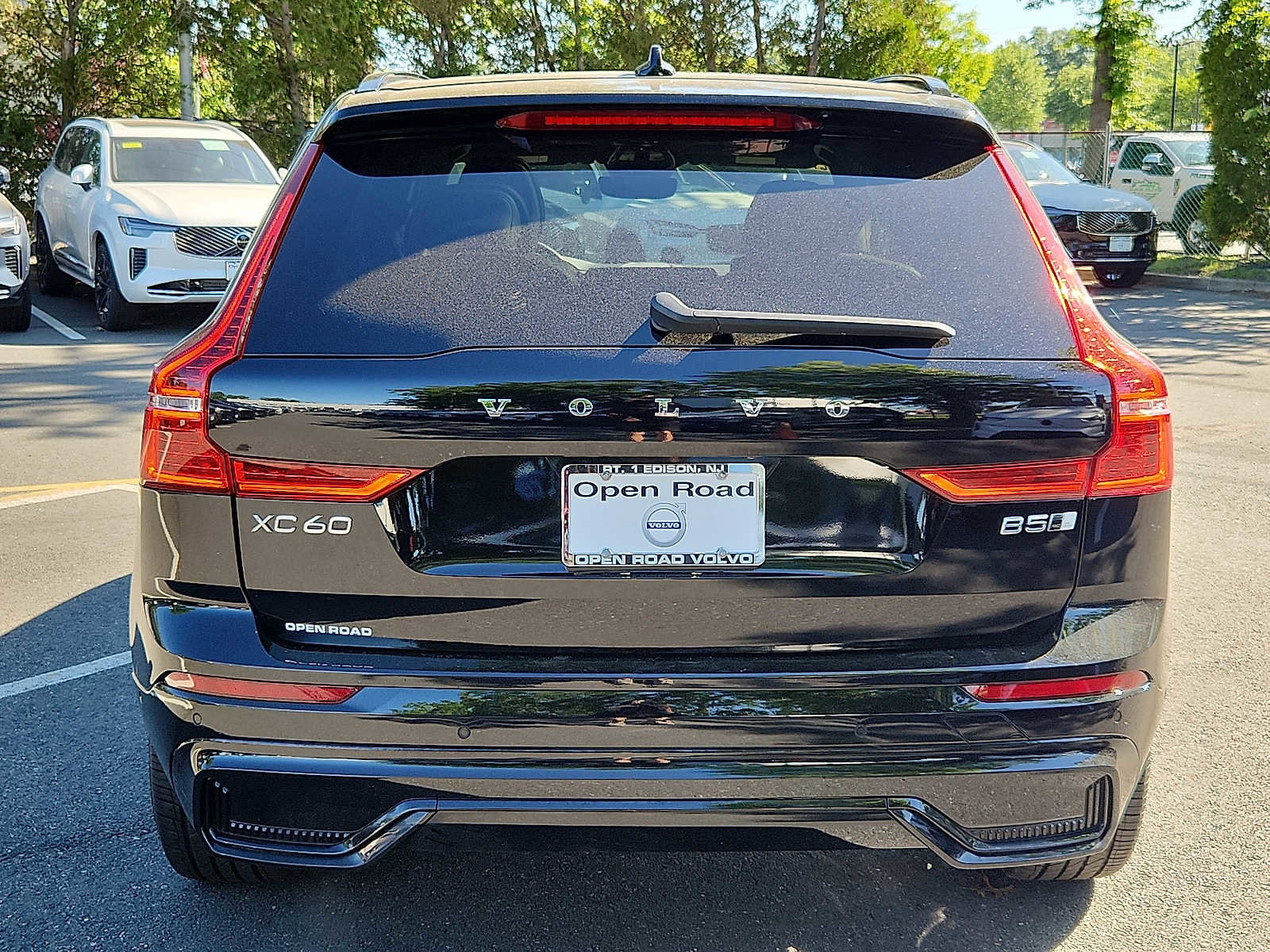 Used 2023 Volvo XC60 B5 Plus w/ Climate Package AWD/4WD image 5