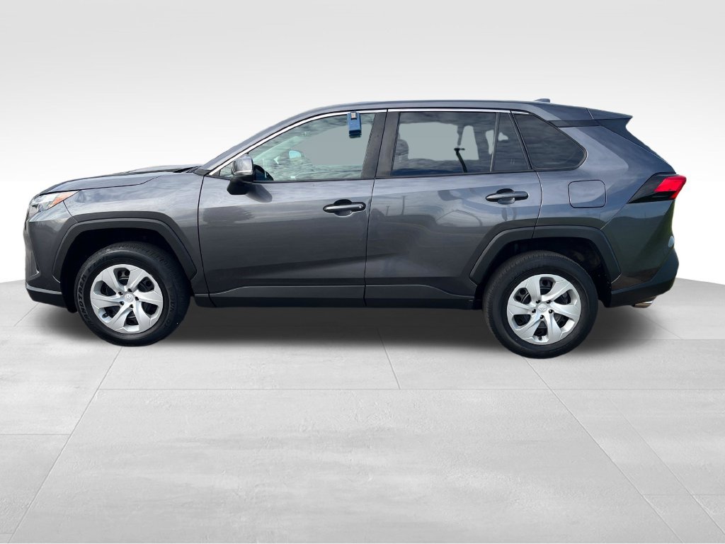 Used 2023 Toyota RAV4 LE AWD/4WD image 2