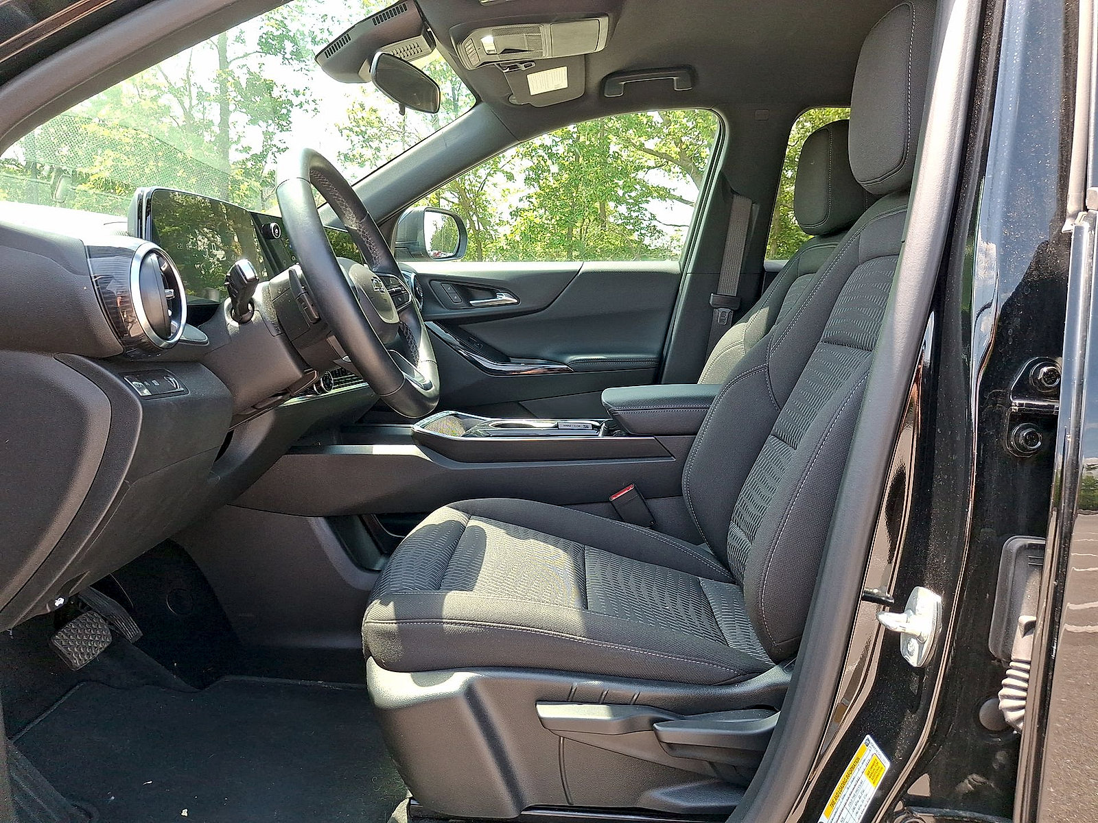 Used 2025 Chevrolet Equinox LT w/ Midnight Edition FWD image 11