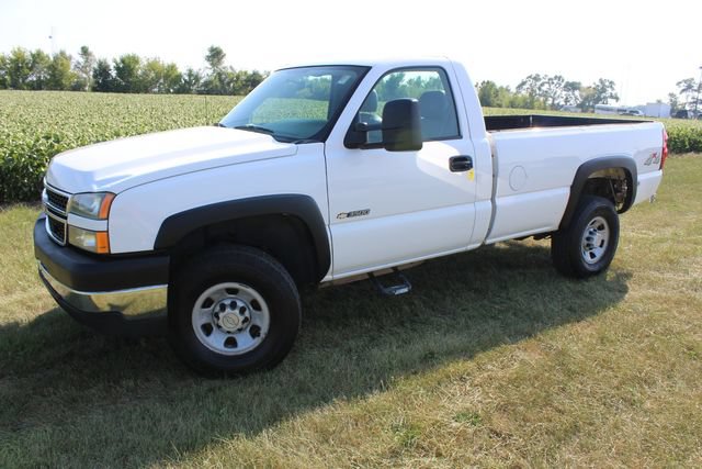 Used 2007 Chevrolet Silverado 3500 4x4 Regular Cab w/ Skid Plate Package image 2