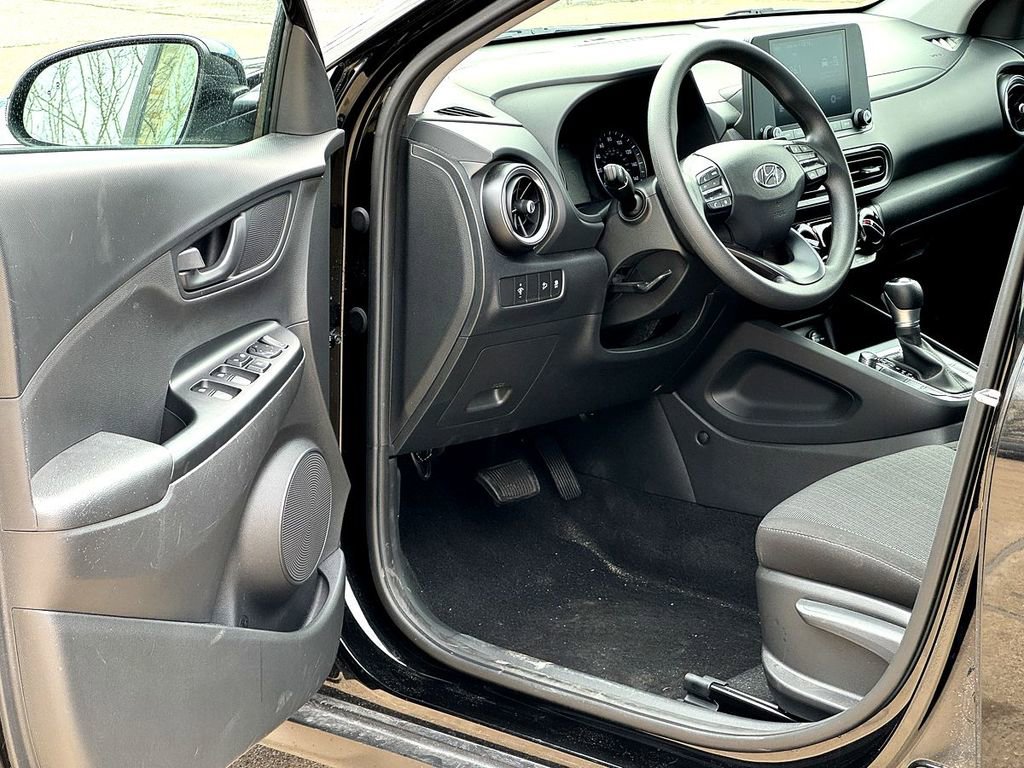 Used 2022 Hyundai Kona SEL w/ Cargo Package image 11
