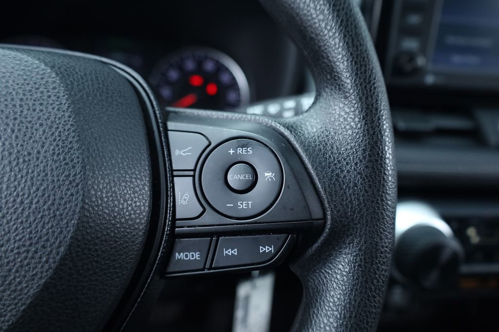 Used 2021 Toyota RAV4 LE image 31