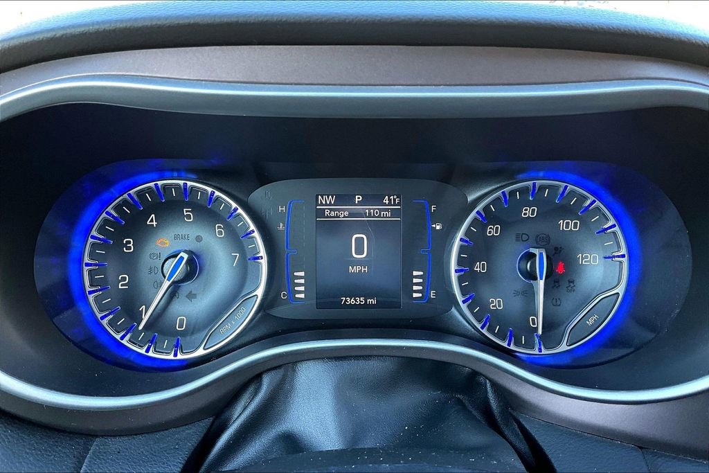 Used 2022 Chrysler Voyager LX image 11