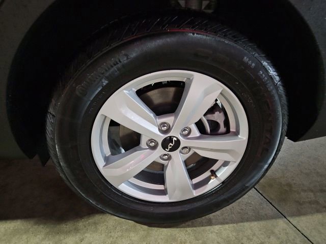 Used 2025 Kia Sorento LX image 23