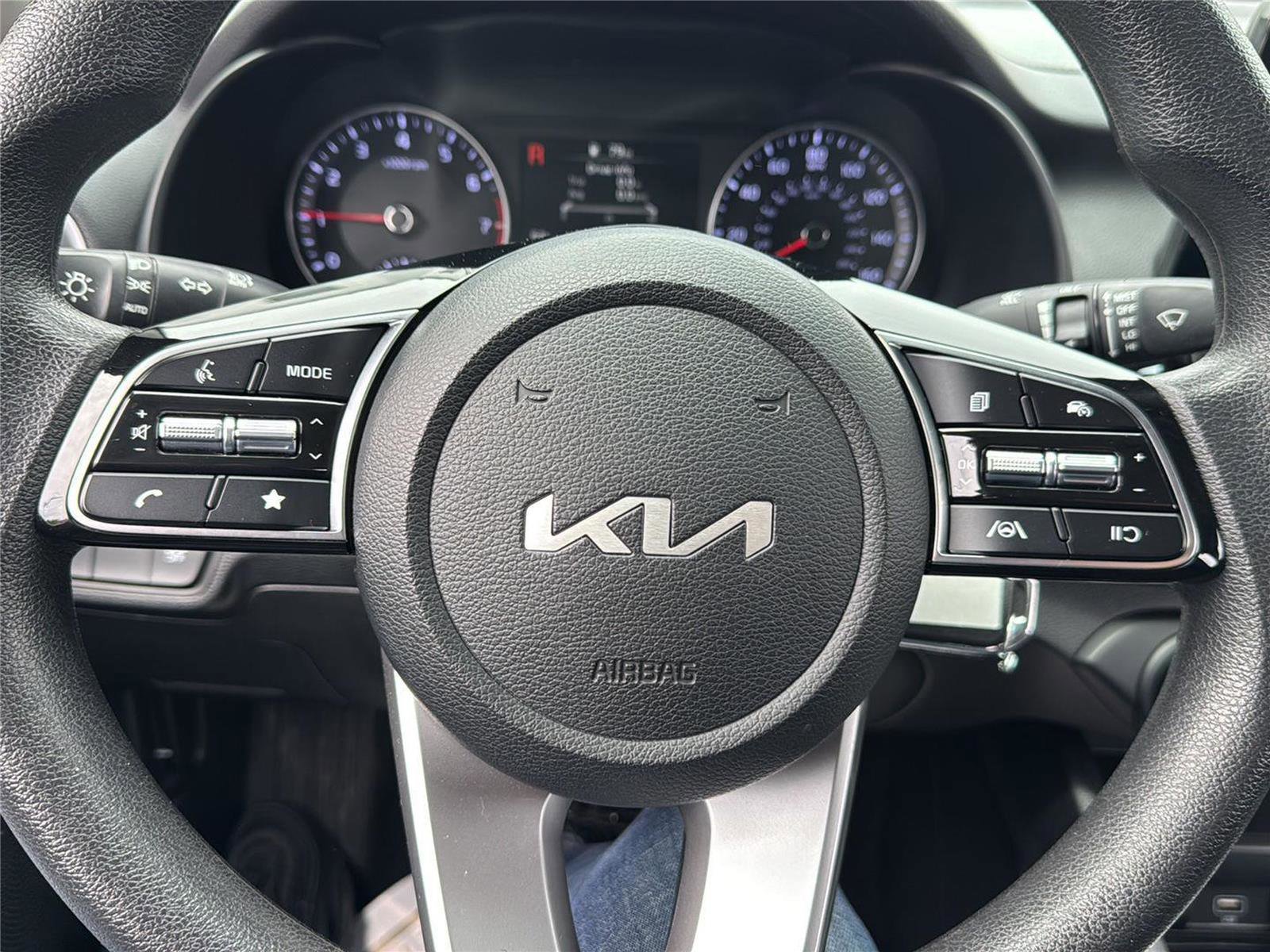 Used 2024 Kia Forte LXS w/ LXS Technology Package FWD image 16