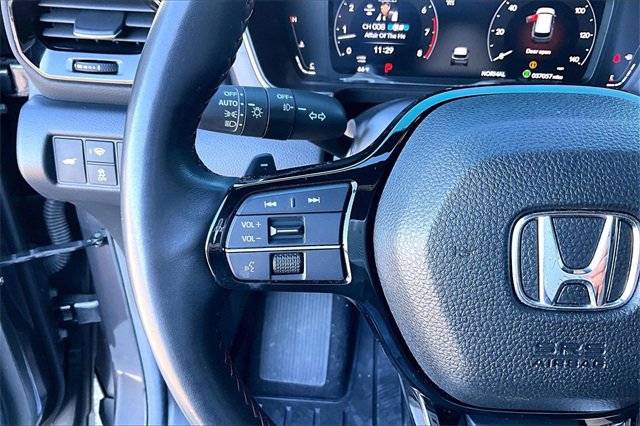 Used 2025 Honda Pilot Black Edition image 15