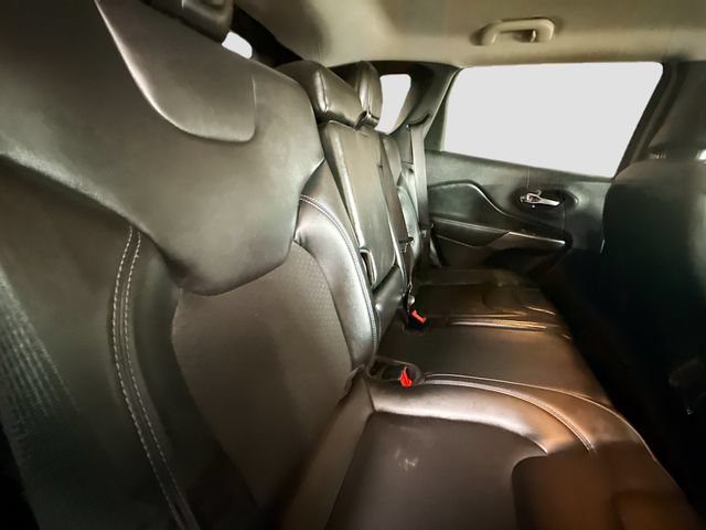 Used 2020 Jeep Cherokee Latitude Plus w/ Cold Weather Group AWD/4WD image 26