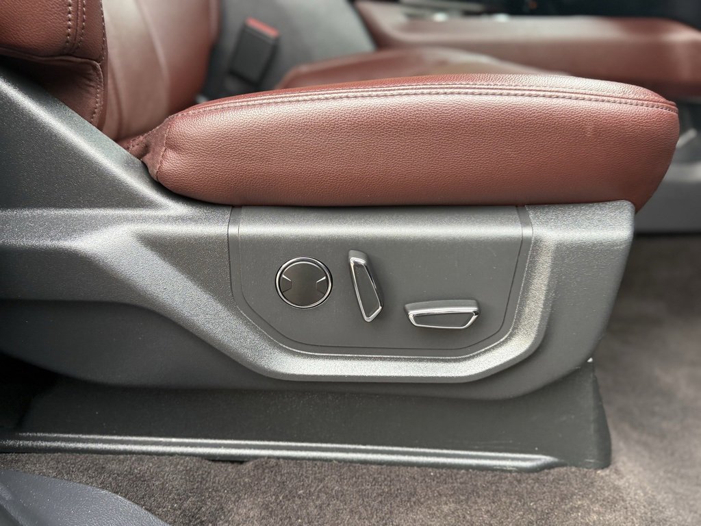 Used 2023 Ford Expedition Limited image 21