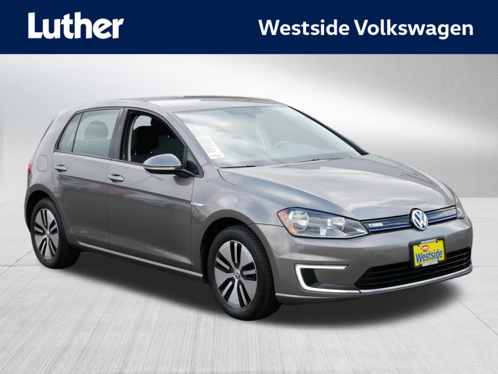 Used 2016 Volkswagen e-Golf SE w/ DC Fast Charging Package FWD image 1