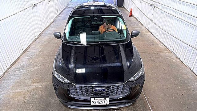 Used 2025 Ford Escape Platinum AWD/4WD image 2