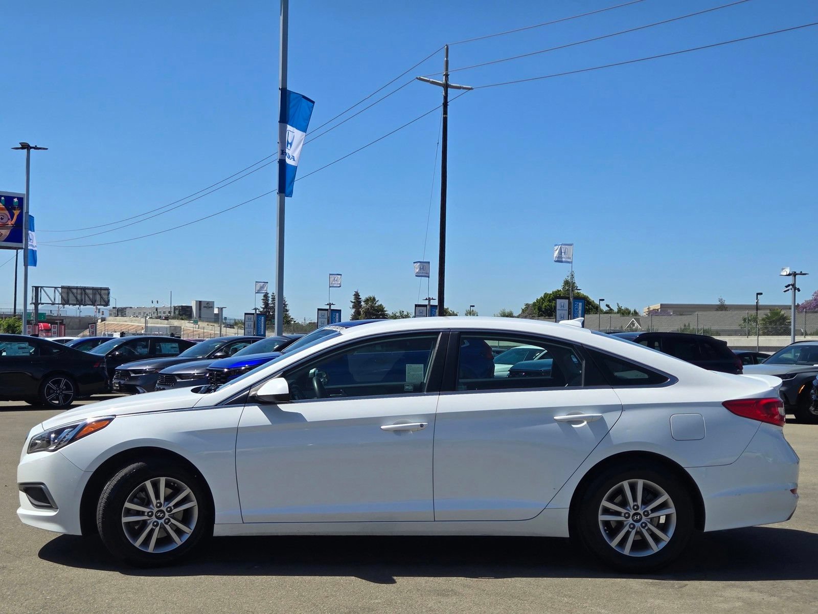 Used 2017 Hyundai Sonata SE FWD image 4