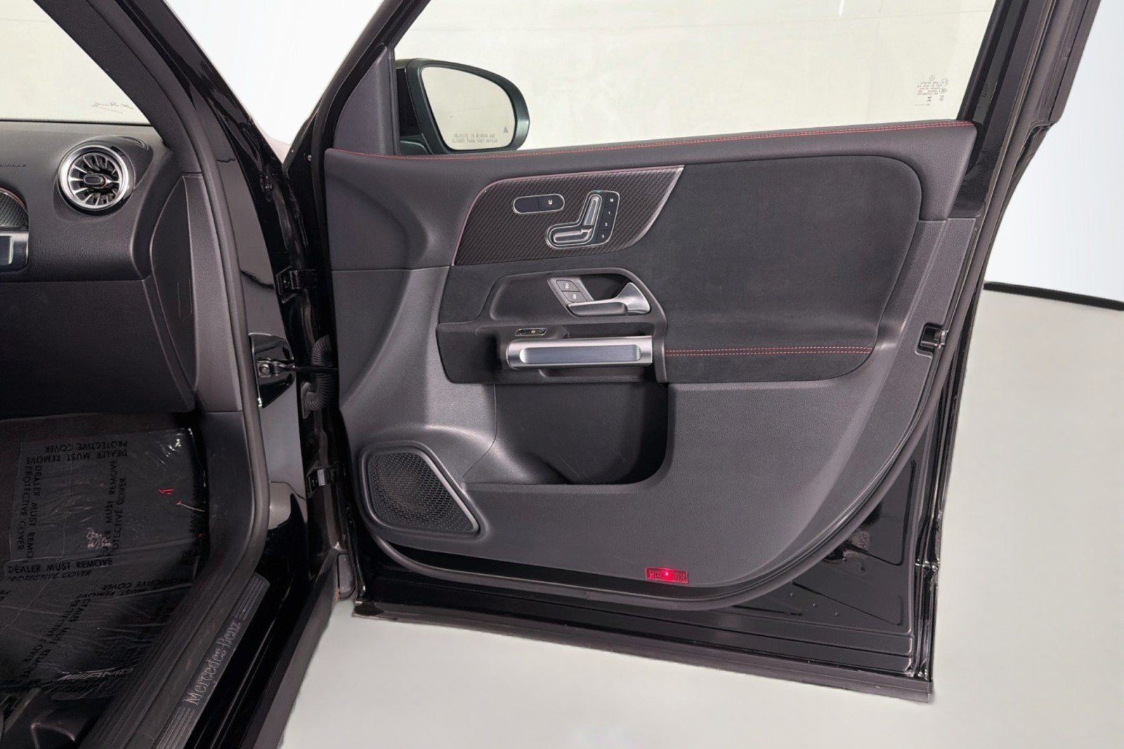 Used 2023 Mercedes-Benz GLB 250 4MATIC image 25