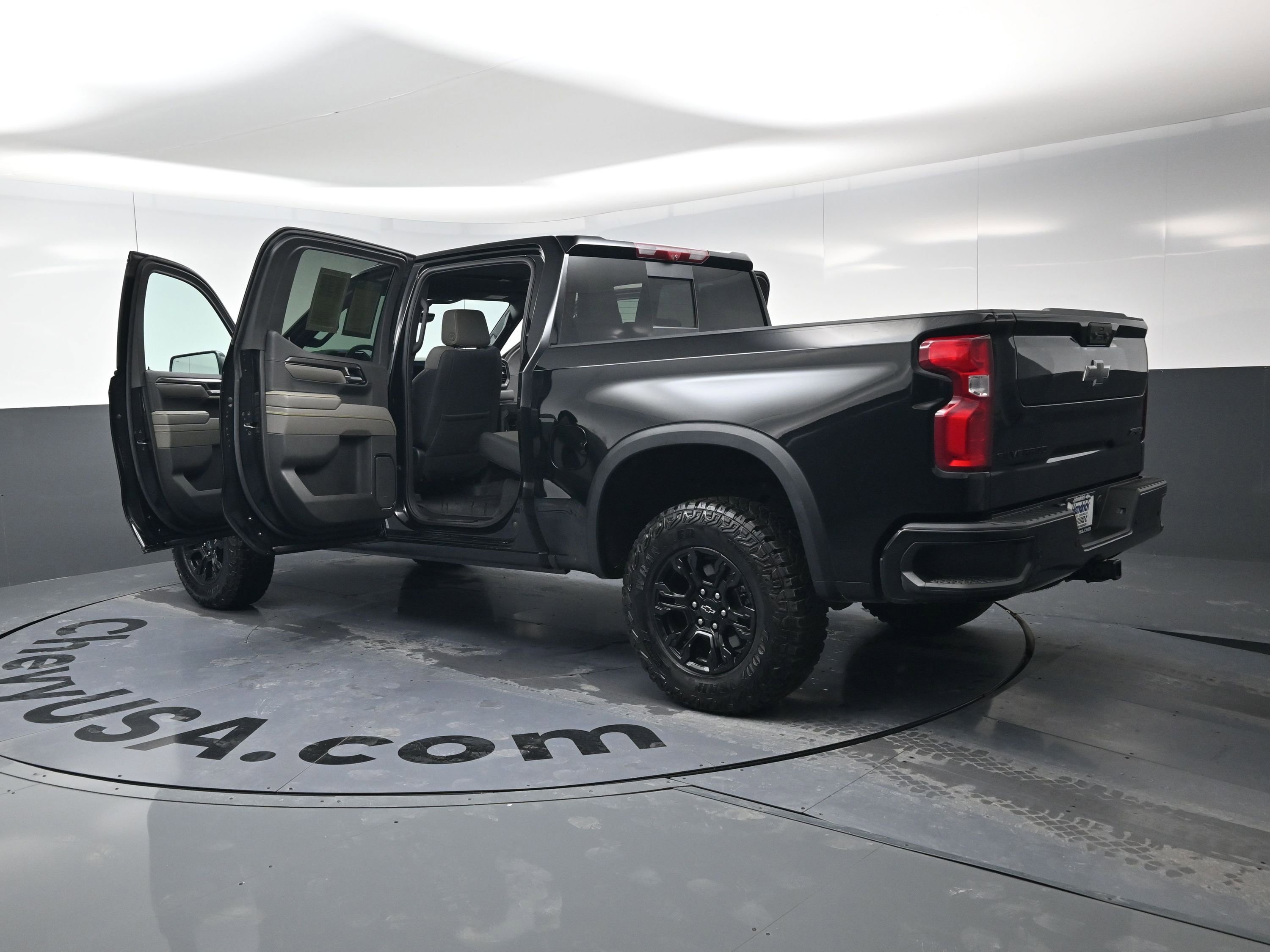 Certified 2025 Chevrolet Silverado 1500 ZR2 w/ Technology Package image 29