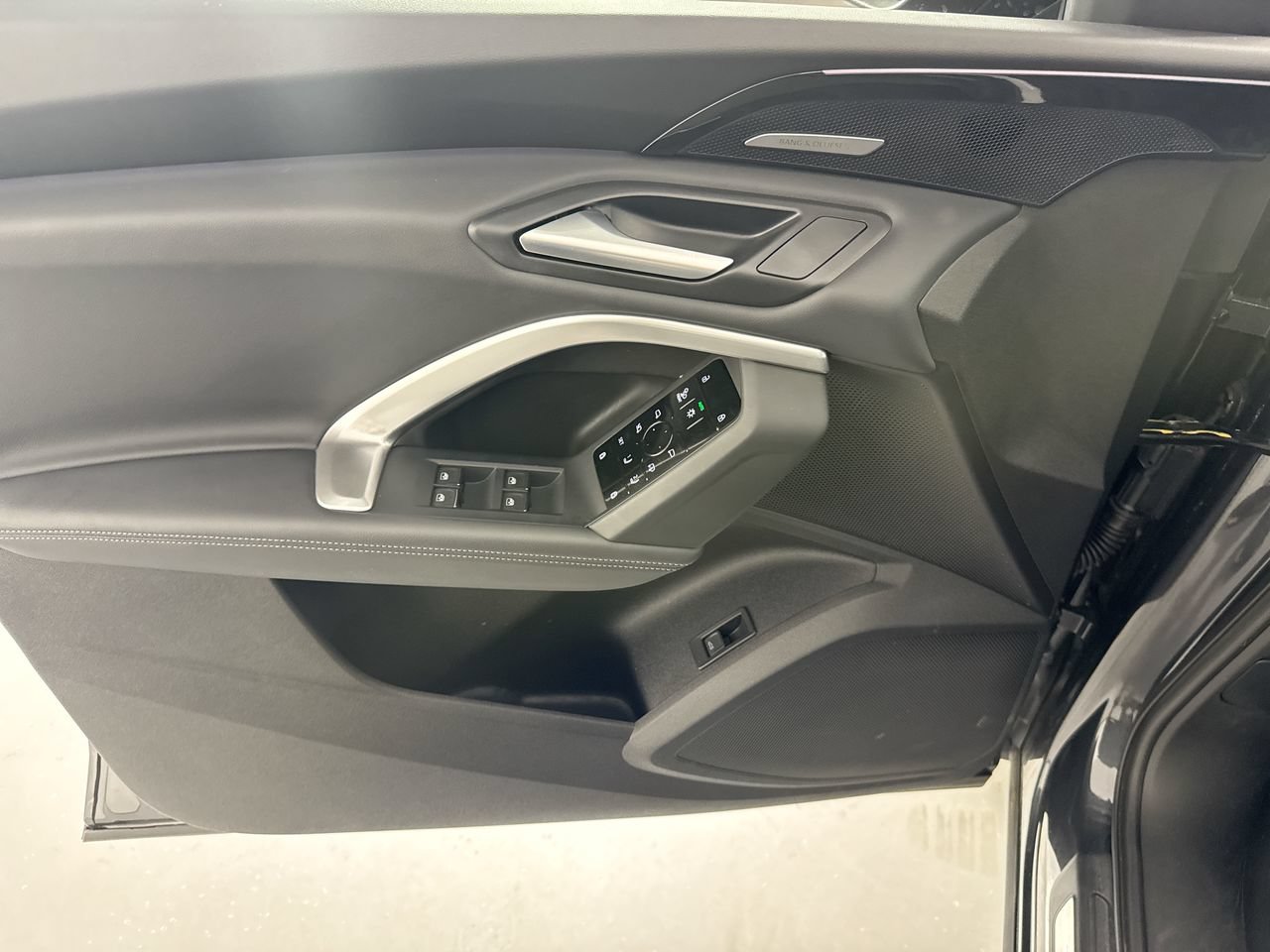 Used 2025 Audi Q5 Premium Plus w/ Premium Plus AWD/4WD image 27