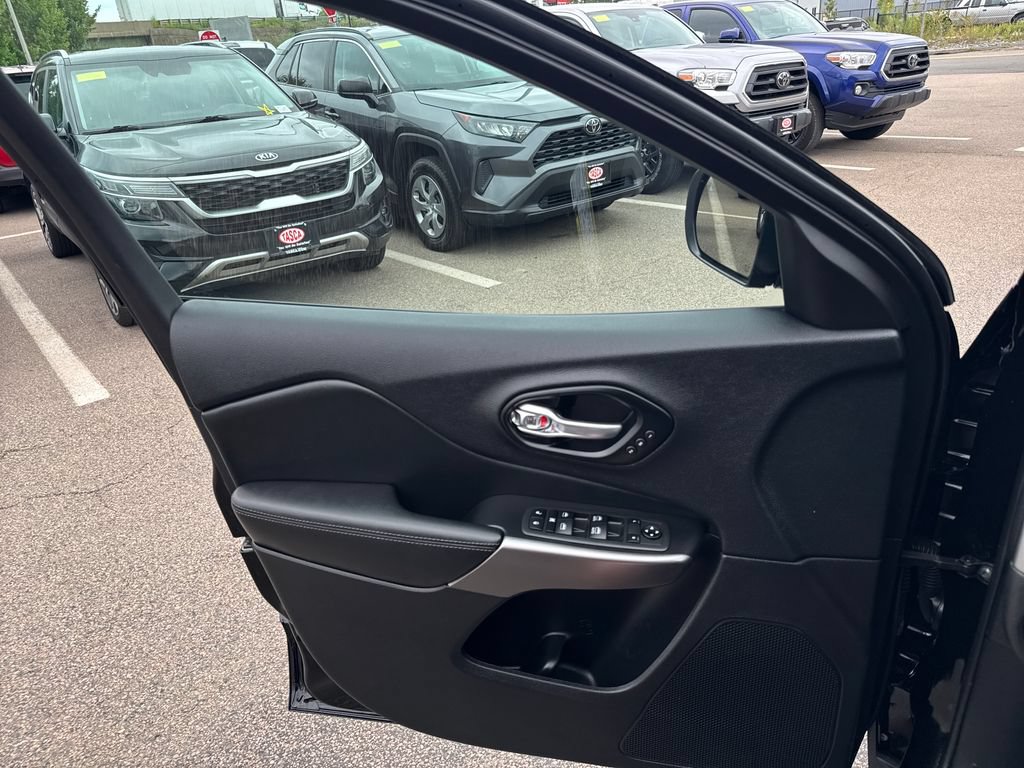 Used 2022 Jeep Cherokee Limited AWD/4WD image 31