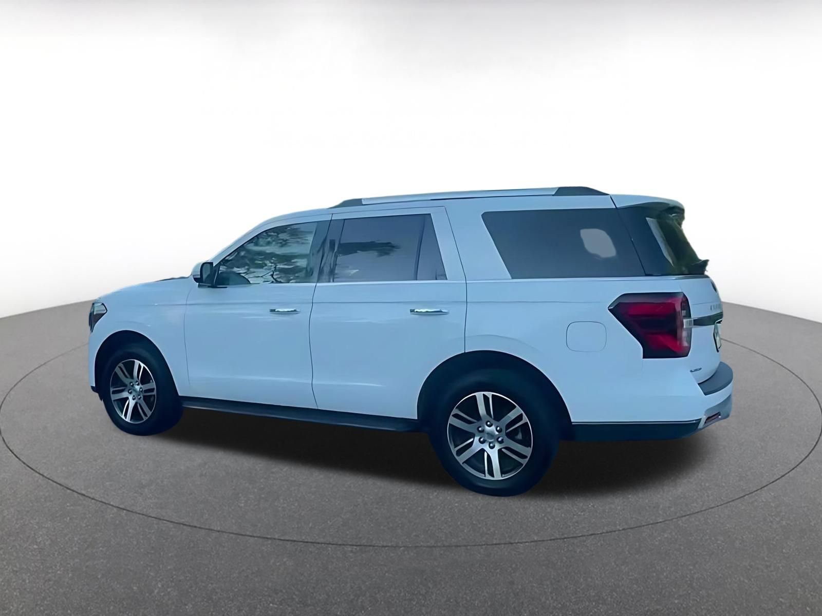 Used 2024 Ford Expedition Limited RWD image 9