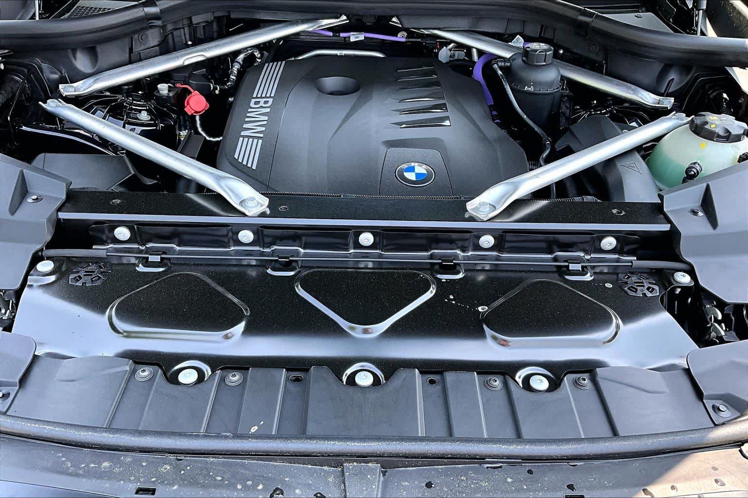 New 2026 BMW X5 xDrive40i w/ M Sport Package AWD/4WD image 16