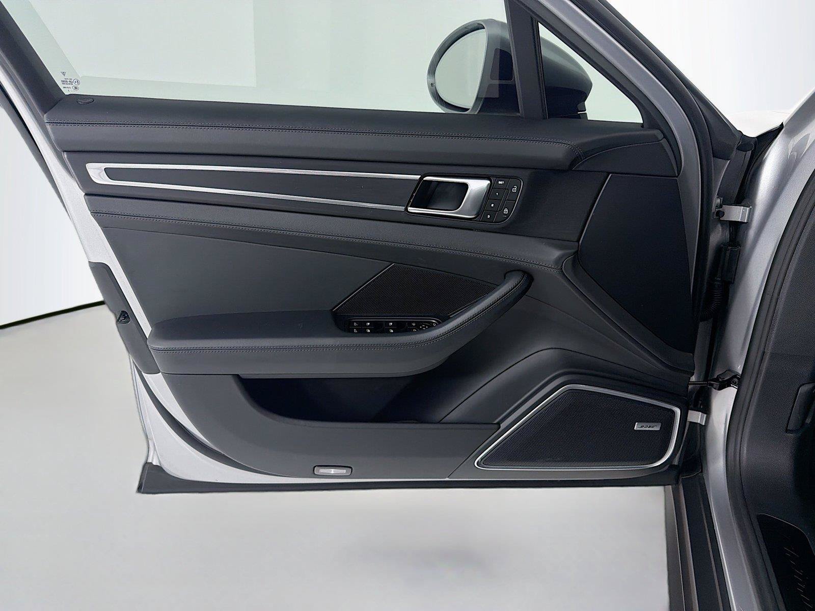 Used 2023 Porsche Panamera Platinum Edition RWD image 6