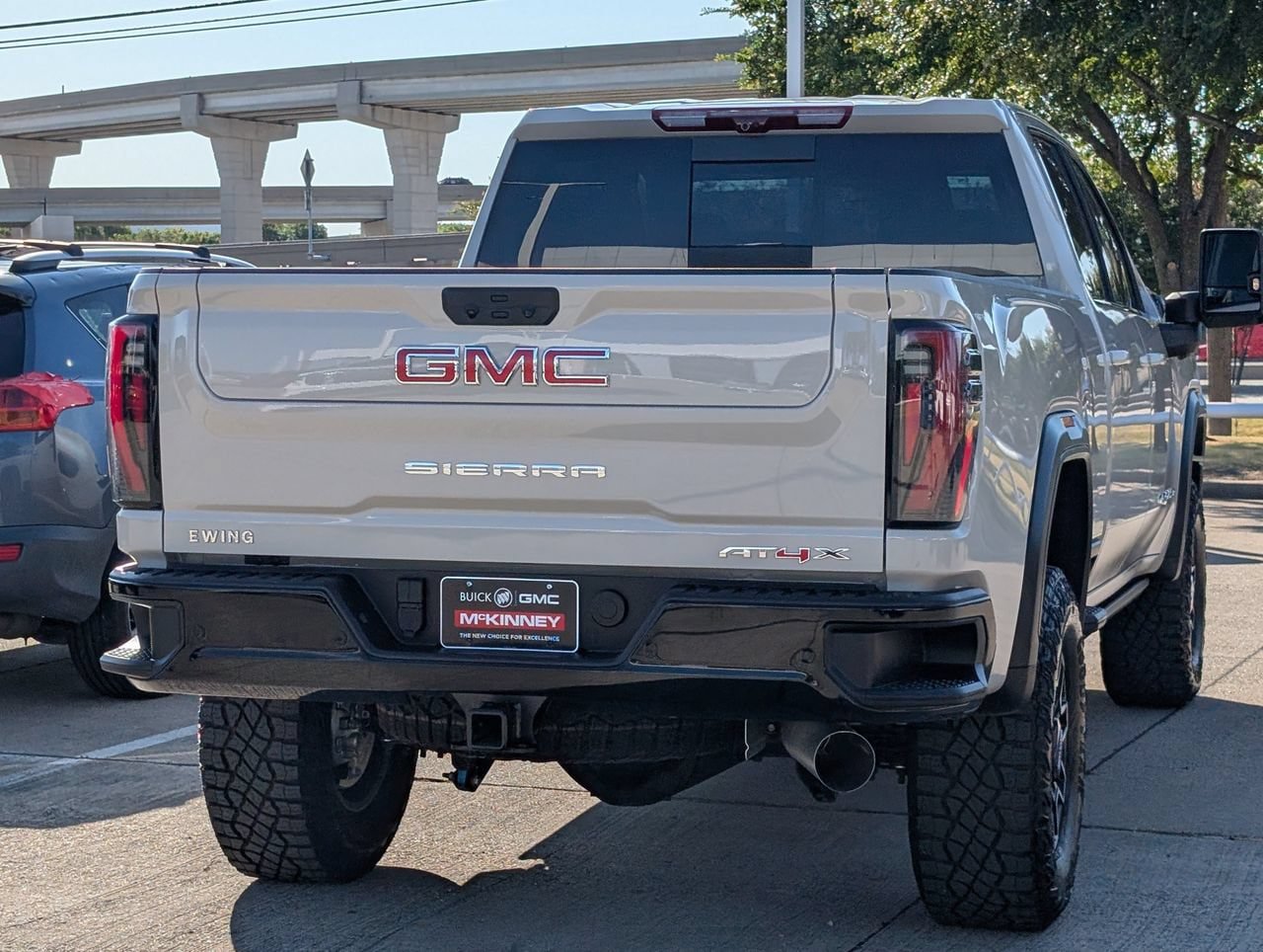 Used 2026 GMC Sierra 2500 AT4X AWD/4WD image 4