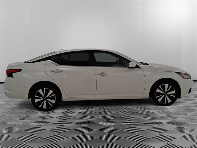 Used 2022 Nissan Altima 2.5 SV image 2